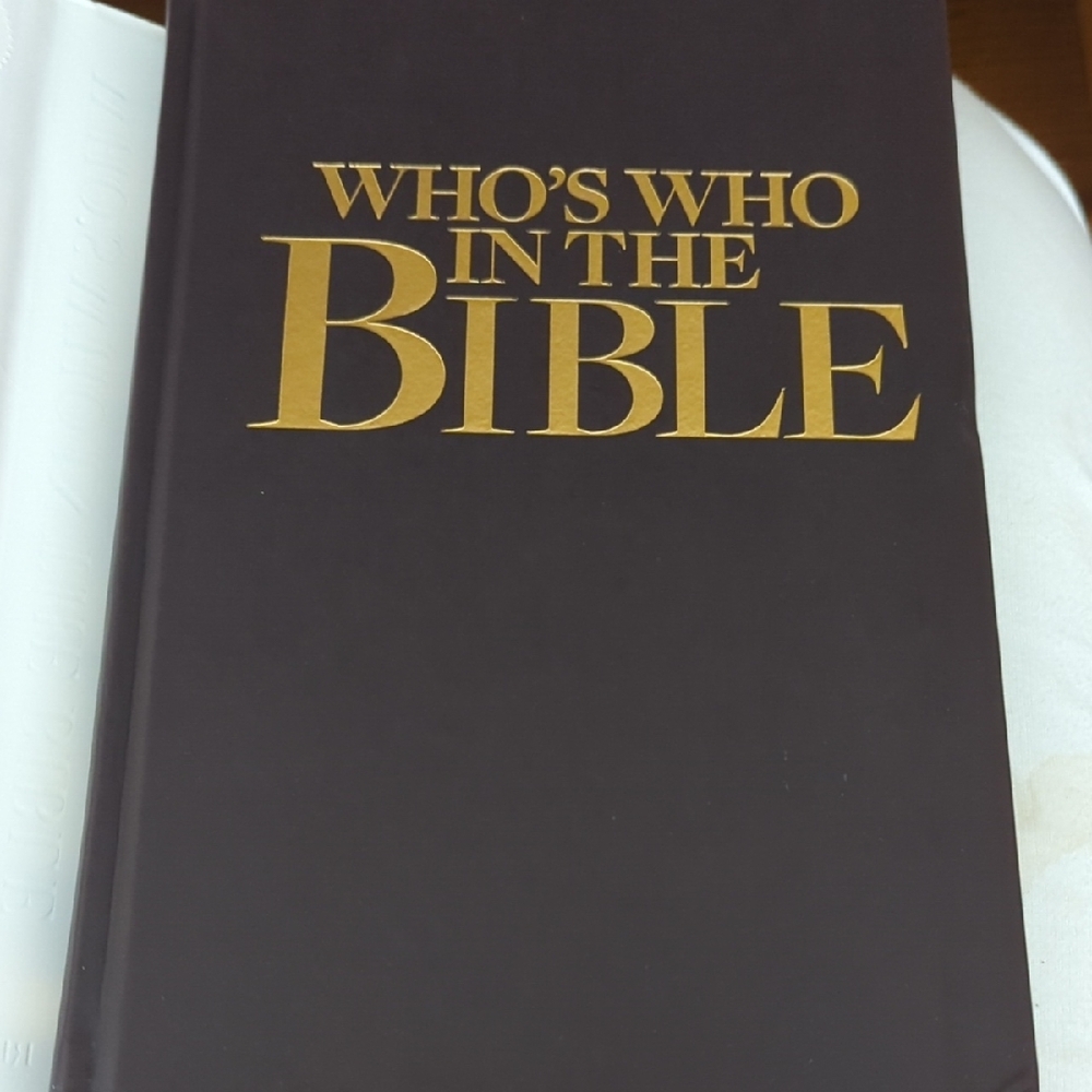 Reader's Digest Who's Who in the Bible Book - Picture 2 of 10